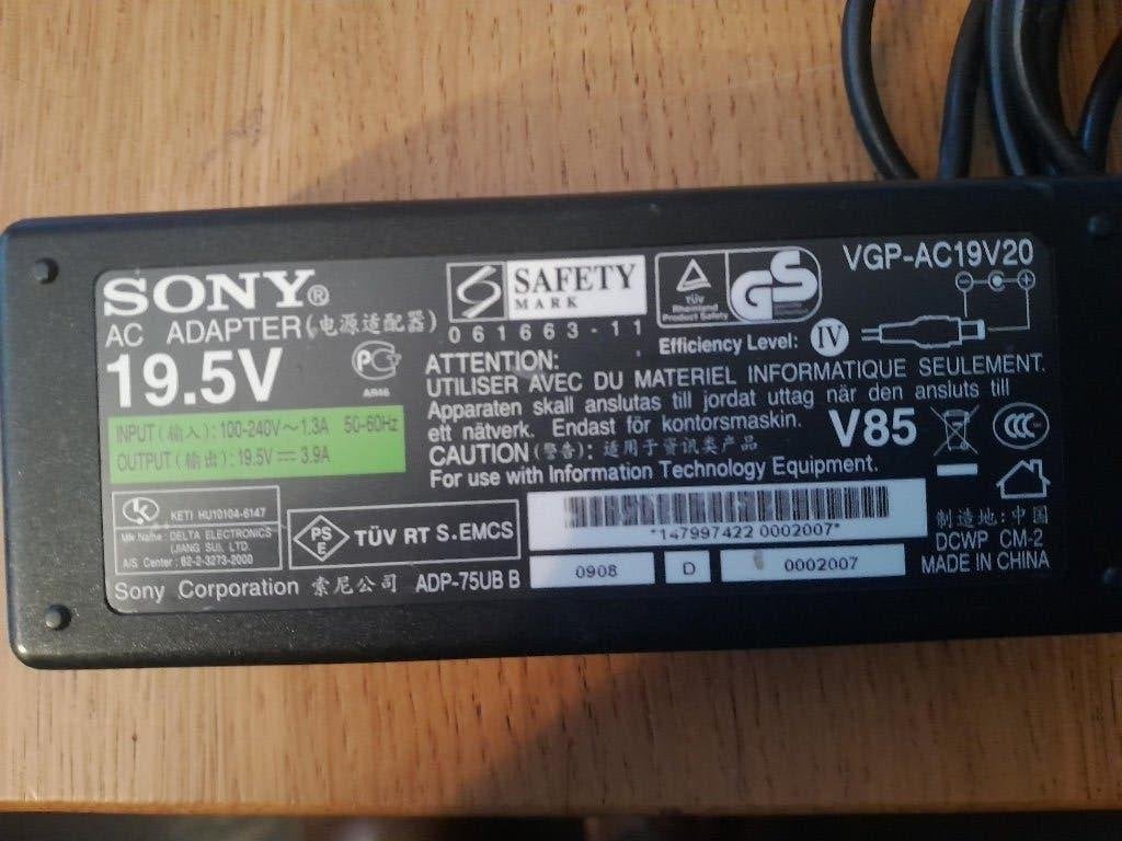 Te koop: SADP-65KB B adapter Blu Basic voeding laptop, Ophalen of Verzenden, Nieuw, Sony