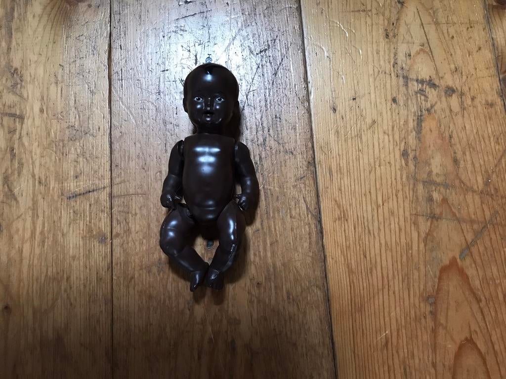 Donker  oud schildpad popje, Verzamelen, Poppen, Ophalen of Verzenden, Zo goed als nieuw, Pop