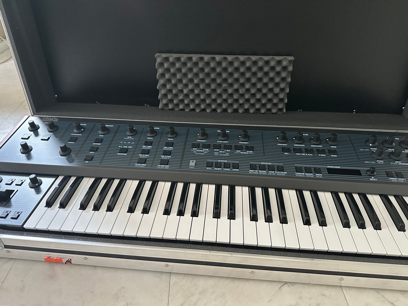 Behringer UB-Xa Synthesizer met Flightcase, Muziek en Instrumenten, Synthesizers, Zo goed als nieuw, 61 toetsen, Overige merken