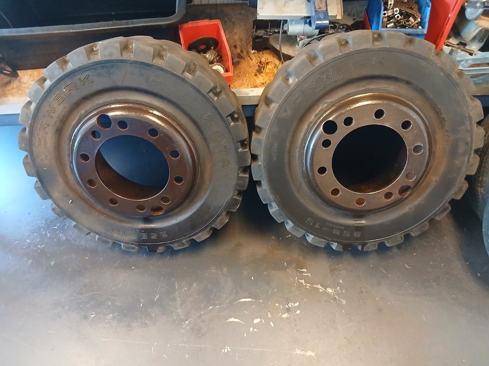 banden linde vol rubber voor heftruck., Ophalen