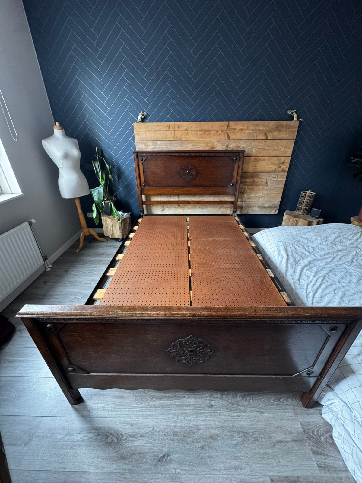 Foto 6 van Antiek houten bed Engelse stijl - twijfelaar 140 x 210