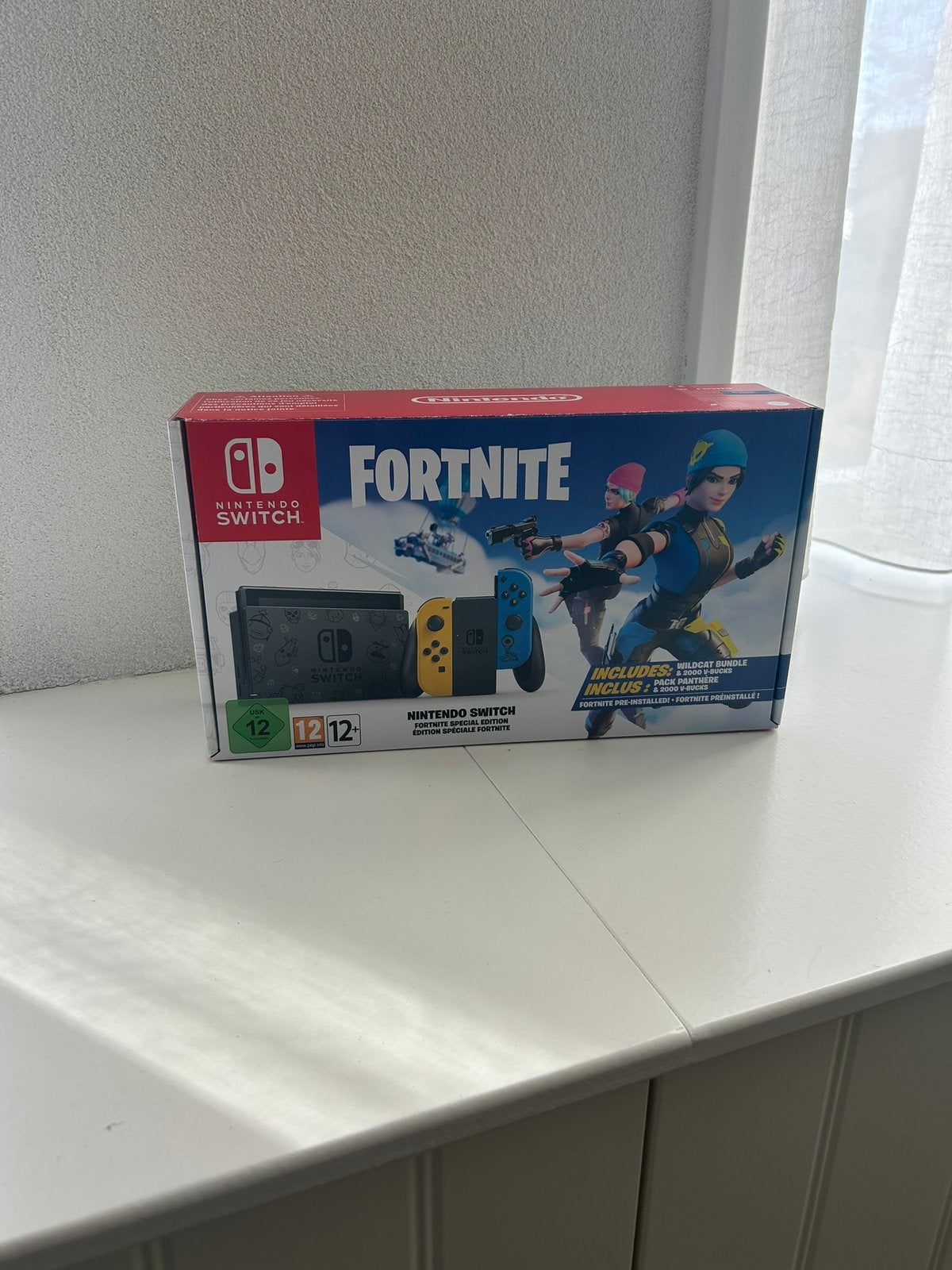 Nintendo Switch Fortnite editon, Spelcomputers en Games, Spelcomputers | Nintendo Switch, Zo goed als nieuw, Switch 2019 Upgrade