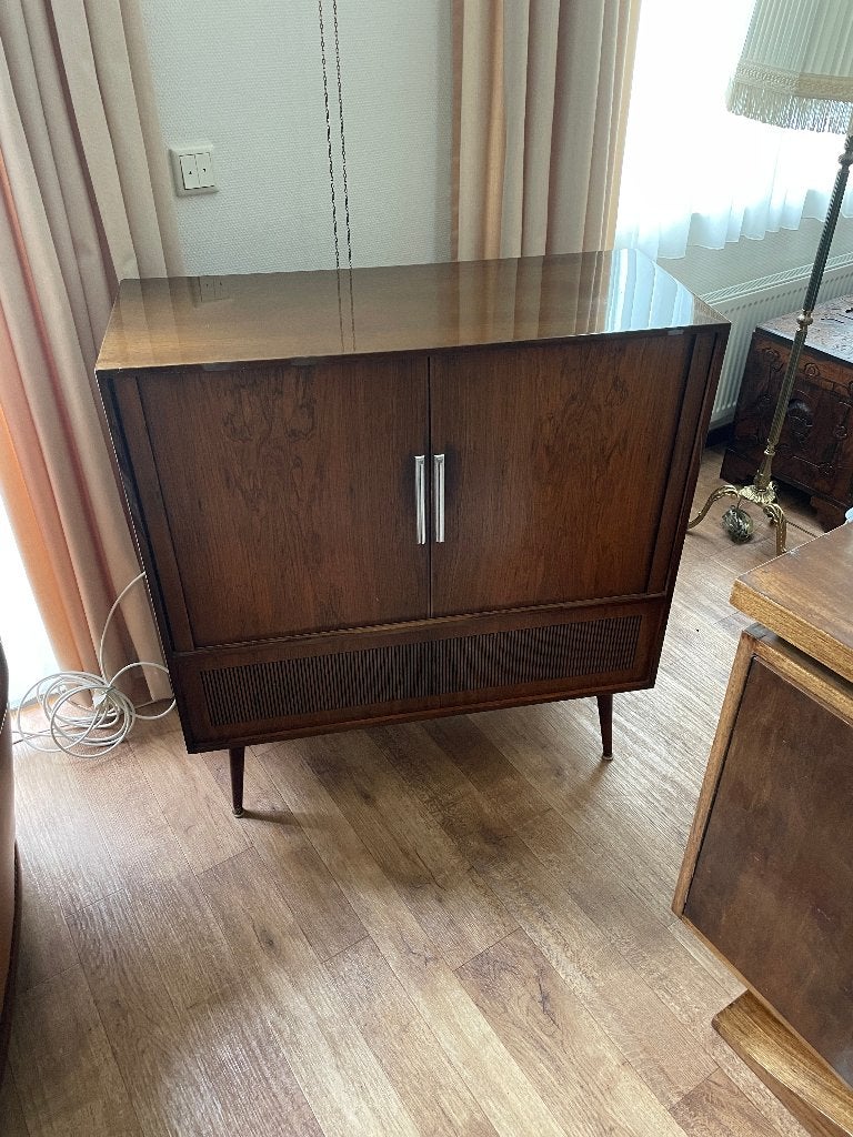 TV-kast vintage, Ophalen