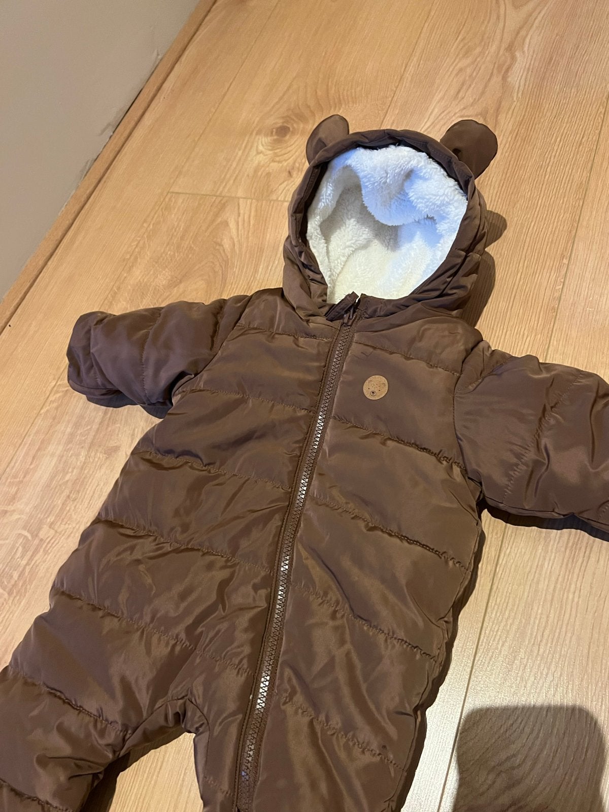 H&M Baby Sneeuwpak Maat 56 Bruin met Oortjes, Ophalen of Verzenden, Zo goed als nieuw, Jongetje of Meisje, Pakje
