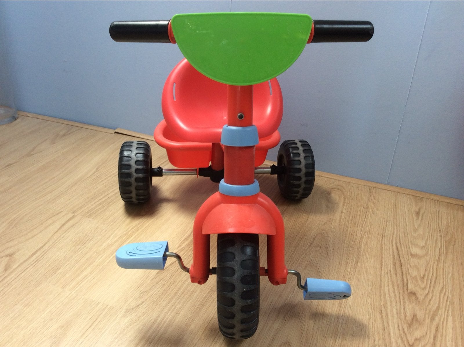 Smoby driewieler in vrolijke kleuren, Ophalen of Verzenden, Zo goed als nieuw