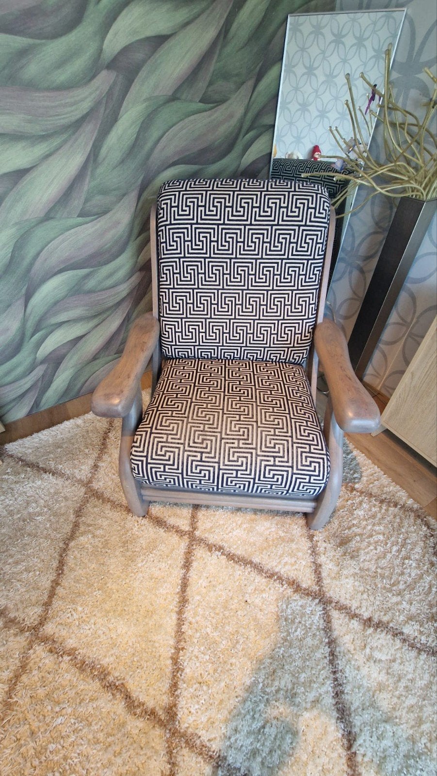 Comfortabele fauteuil met uniek patroon, Ophalen, Hout, Gebruikt, 75 tot 100 cm