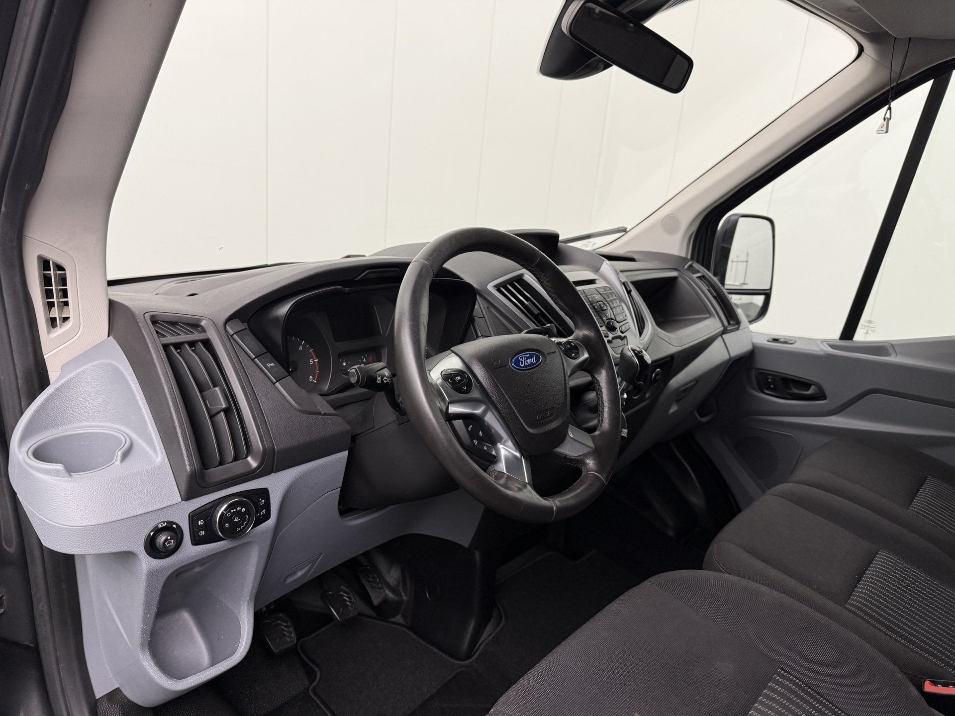 Ford Transit 2.0TDCI 130PK L3H2 | Airco | Camera | 3-Zits |, Voorwielaandrijving, Stof, 4 cilinders, 14 km/l