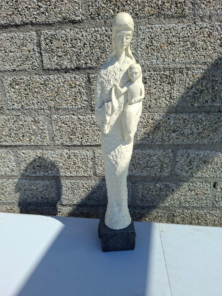 antiek stenen maria beeld op stenen sokkel, Antiek en Kunst, Antiek | Religie, Ophalen of Verzenden