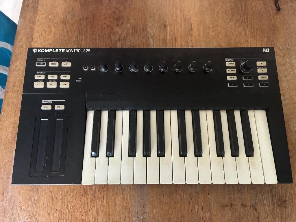 Komplete Kontrol S25 – Compact MIDI Keyboard, Muziek en Instrumenten, Ophalen, Gebruikt