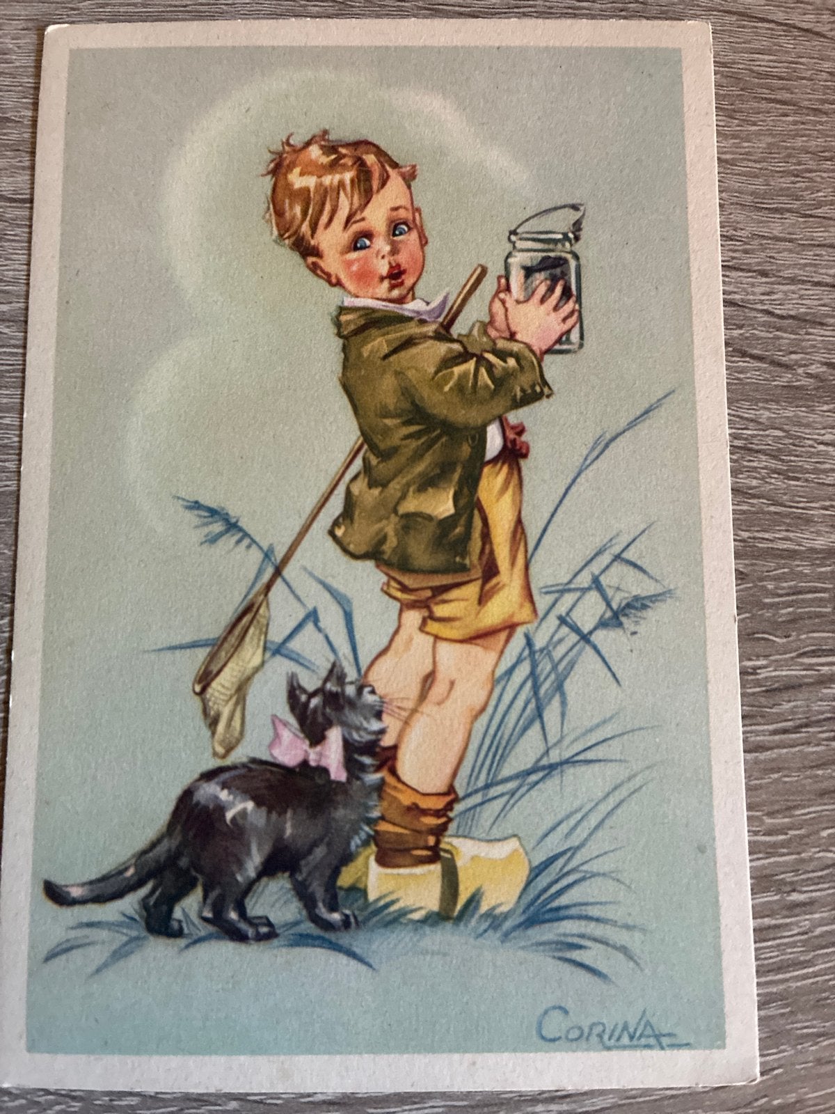 Vintage Ansichtkaart: Jongen met Kat - Corina getekend, Verzamelen, Ophalen of Verzenden, 1940 tot 1960, Gelopen
