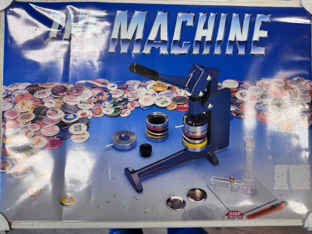 Buttonmachine inclusief veel lege buttons, Gebruikt, Machine, Blauw, Overige merken