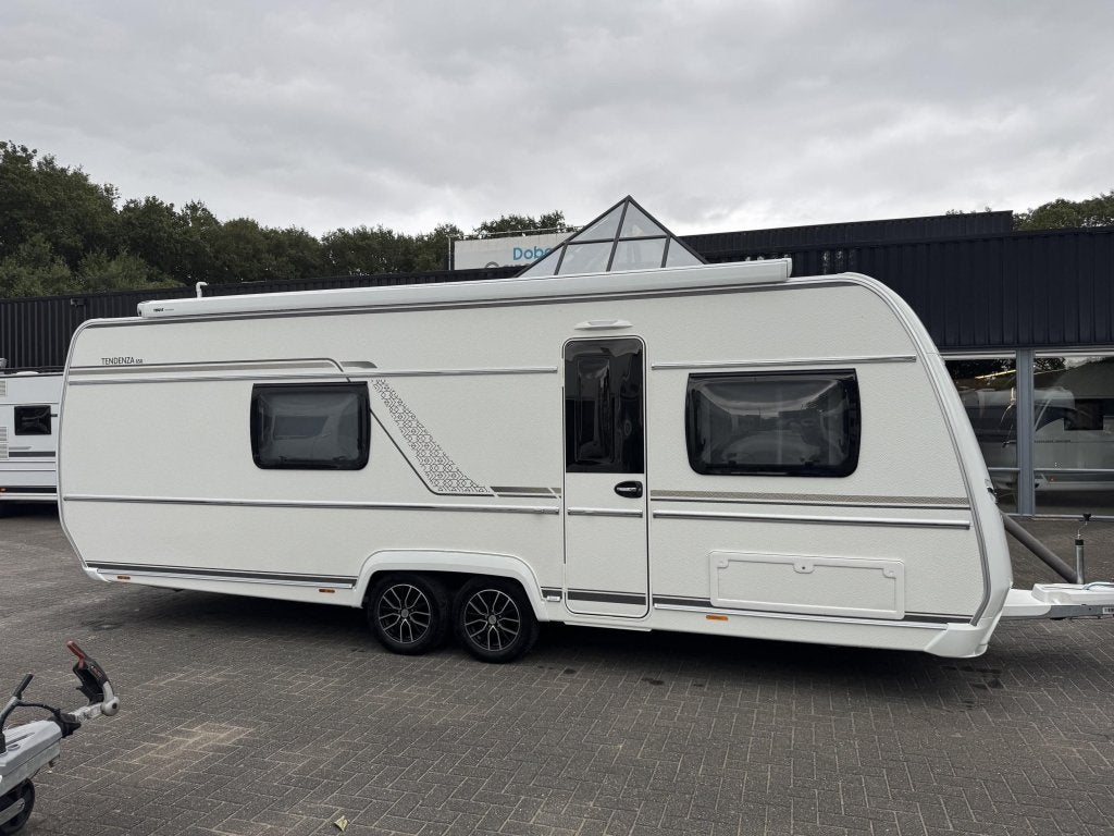 Fendt Tendenza 650 SFD 2025 | Luifel | Schotel | Queensbed, Caravans en Kamperen, Schokbreker, Rondzit, Bedrijf, Overige typen