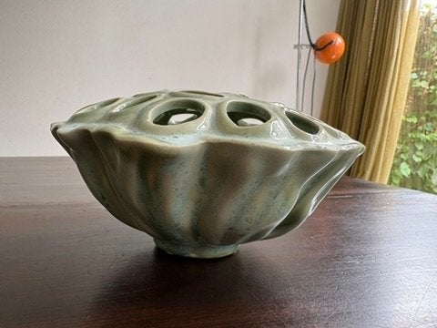 Lotusvaas van Des Pots, groen, Huis en Inrichting, Woonaccessoires | Vazen, Ophalen of Verzenden, Gebruikt, Groen, Steen/keramiek