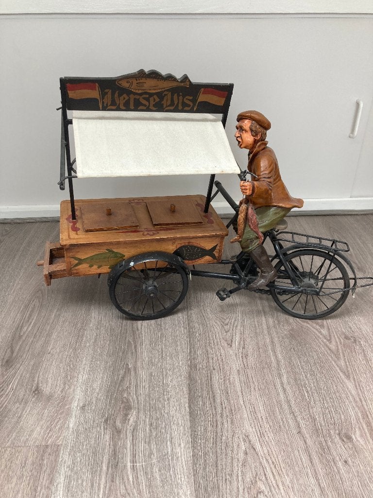 Prachtige antieke mini haringkar met visboer, Ophalen