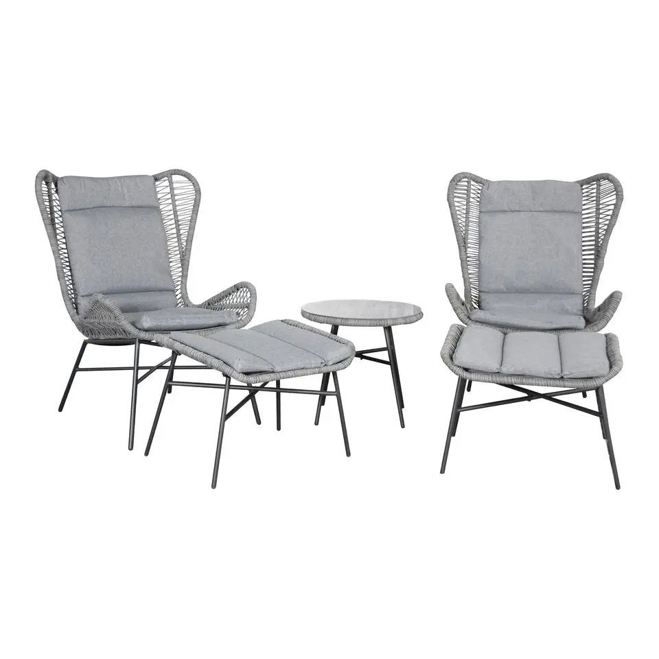 Twee loungestoelen met voetenbankjes en tafel, Tuin en Terras, Ophalen, Zo goed als nieuw, Wicker, 2 zitplaatsen