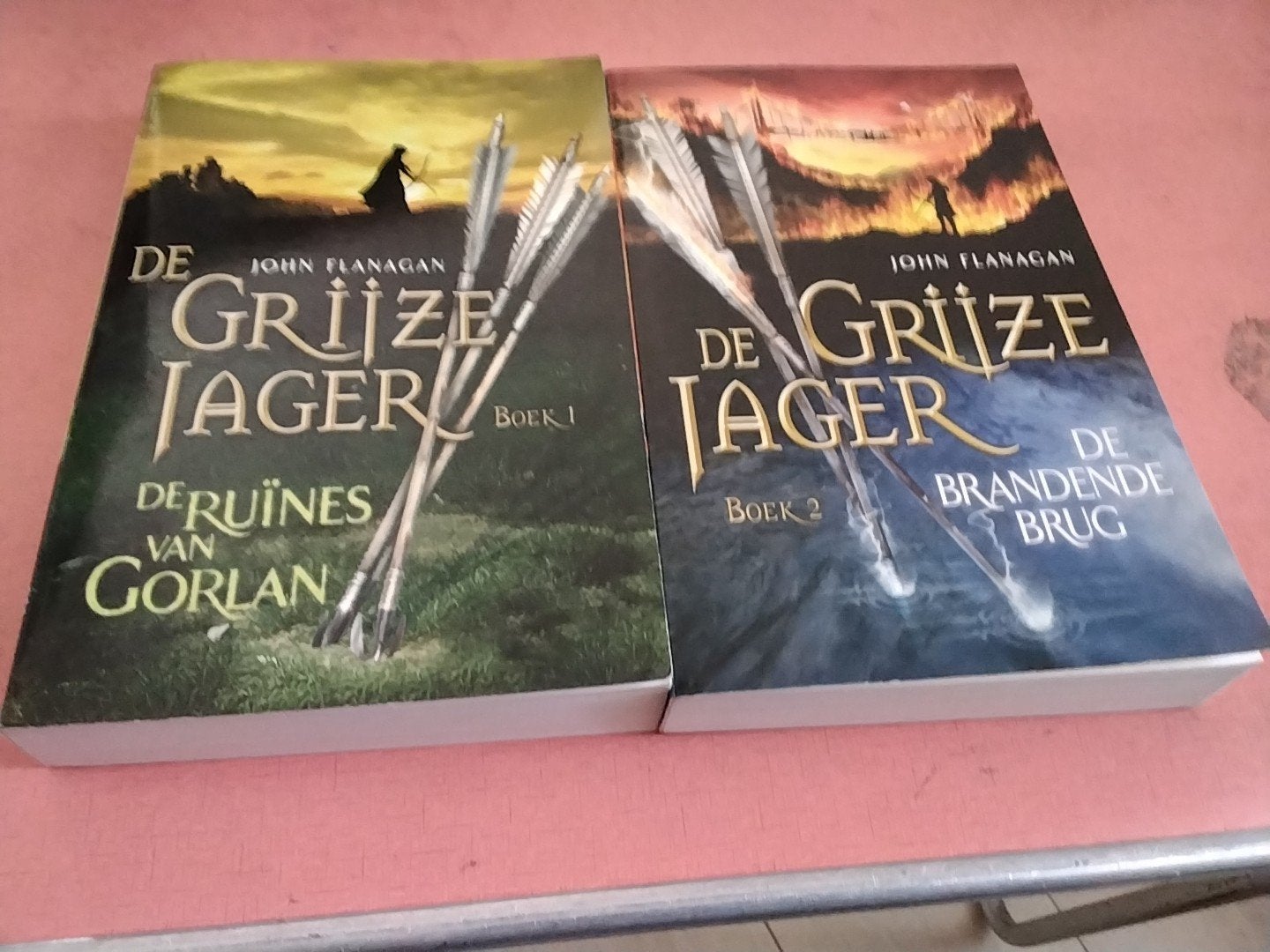 John flanagan de grijze jager boek 1en 2 € 5 per stuk, Ophalen of Verzenden, Gelezen