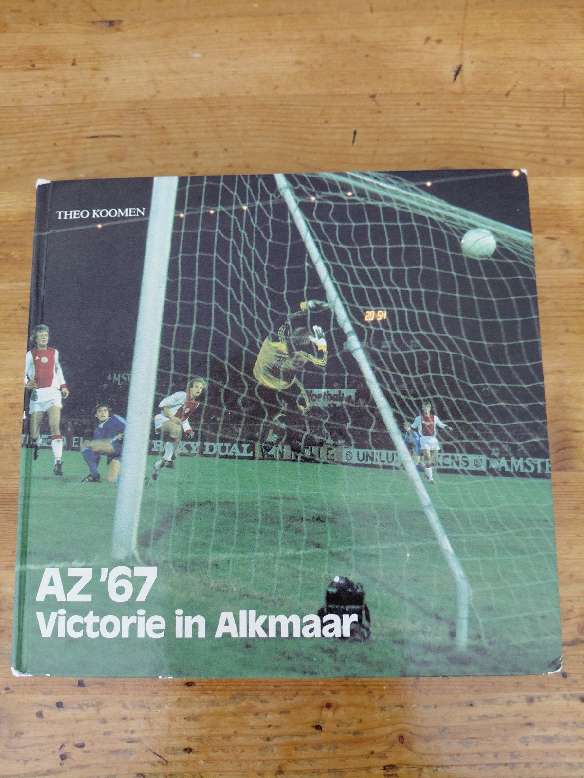 Theo Koomen - AZ '67 Victorie in Alkmaar, Ophalen of Verzenden, Zo goed als nieuw, Balsport