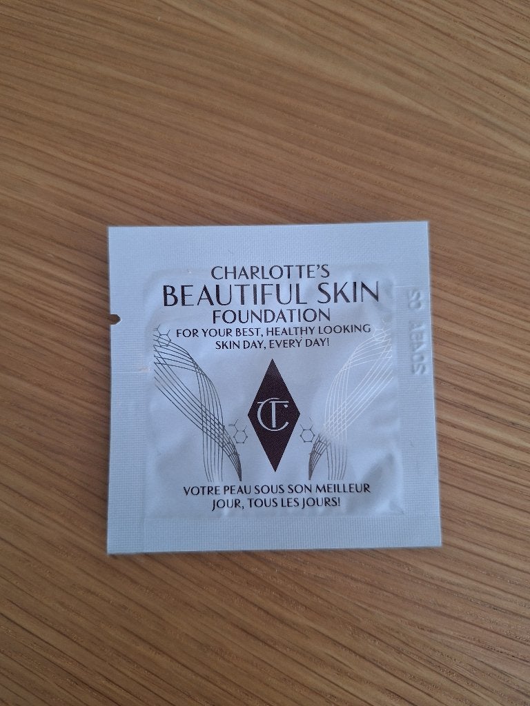 Charlotte Tilbury foundation 3 tester 1ML, Sieraden, Tassen en Uiterlijk, Gehele gezicht, Beige, Nieuw, Ophalen of Verzenden