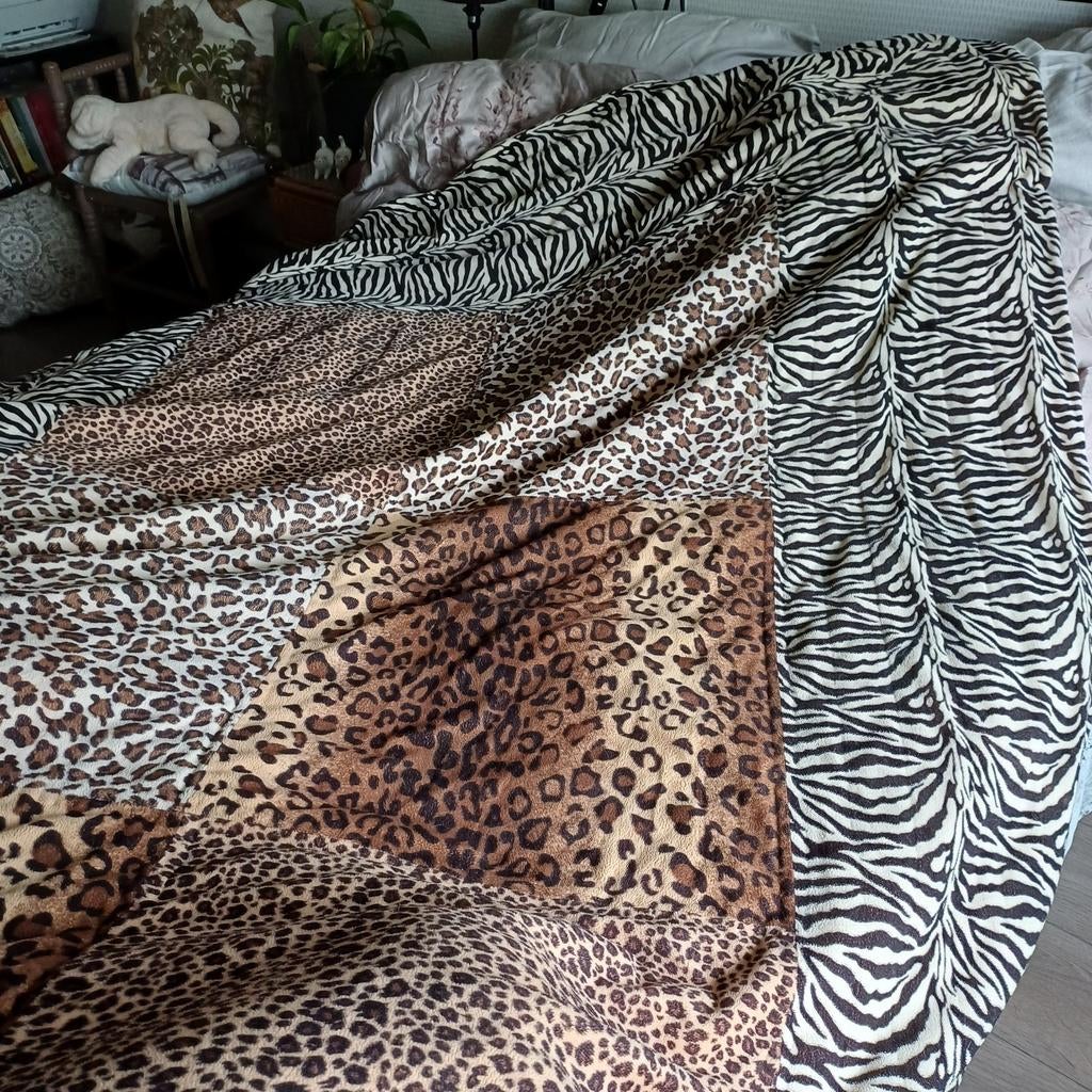 Leuke sprei met dierenprint, Huis en Inrichting, Woonaccessoires | Plaids en Woondekens, Ophalen