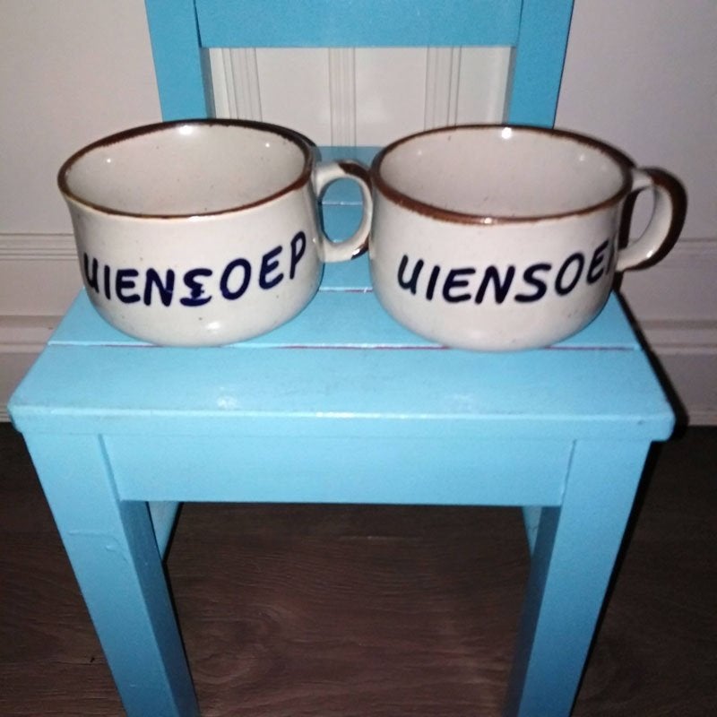 Soepkommen van aardewerk voor uiensoep vintage 2 stuks, Ophalen, Gebruikt, Kom(men), Overige stijlen