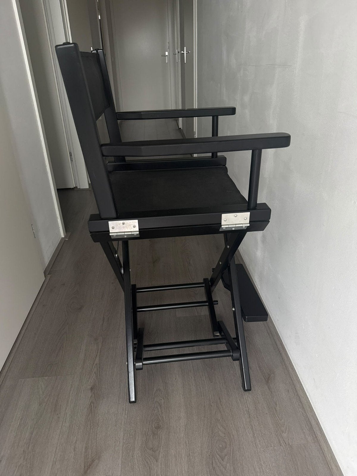 2 x Calvin Klein stoelen

Lengte totaal 103
Zitting 6, Ophalen, Aluminium