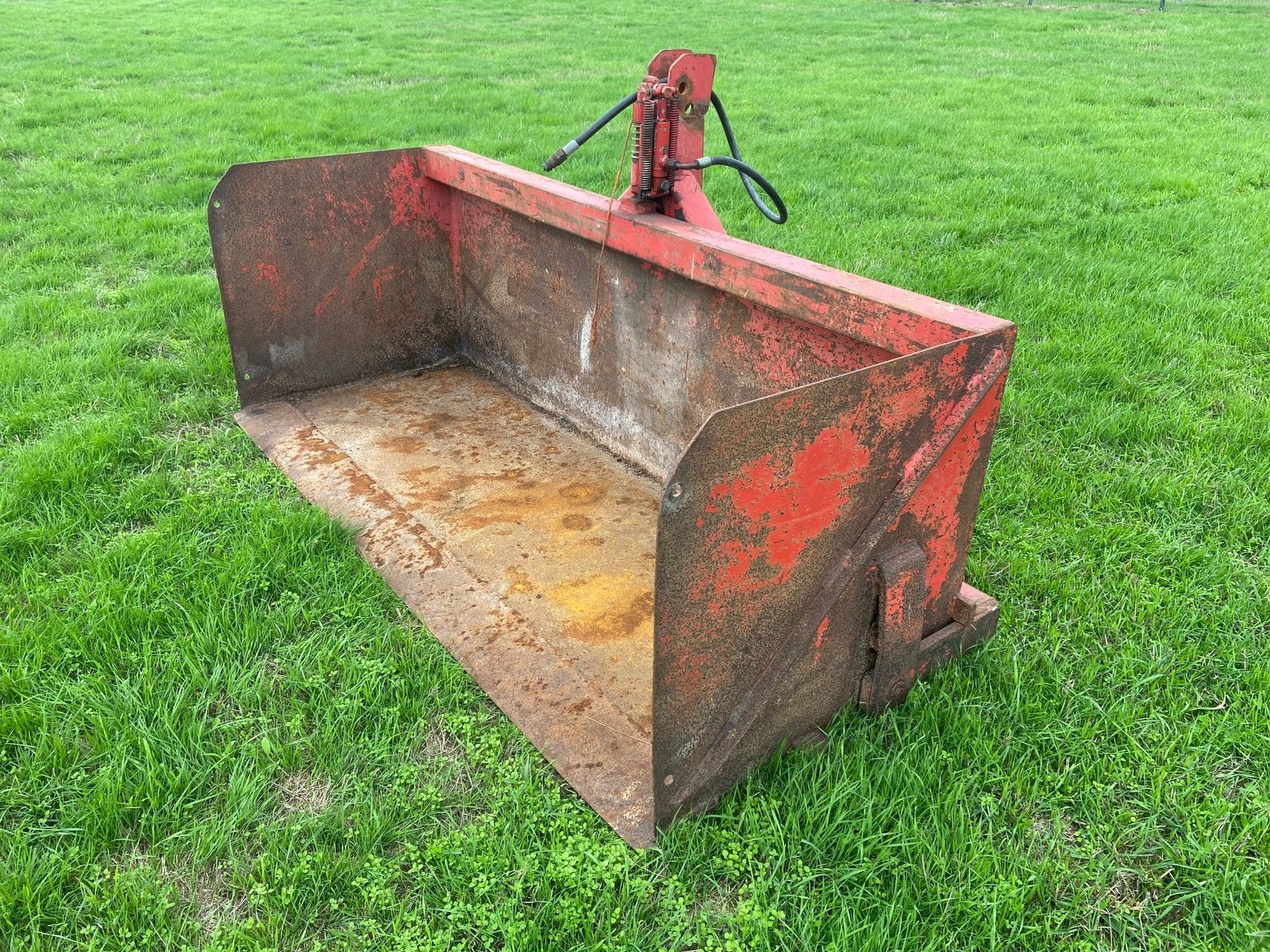 Grondbak 2 meter breed met hydraulische kantelfunctie, Ophalen of Verzenden, Gebruikt, IJzer