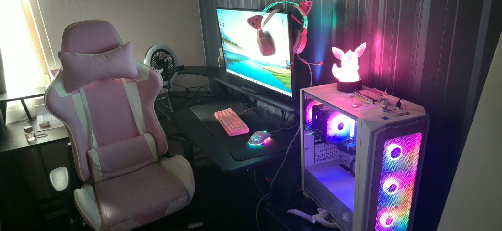 Complete Gaming PC Setup met Roze Accent, Computers en Software, Desktop Pc's, Zo goed als nieuw, 2 tot 3 Ghz, HDD, 32 GB, Met videokaart