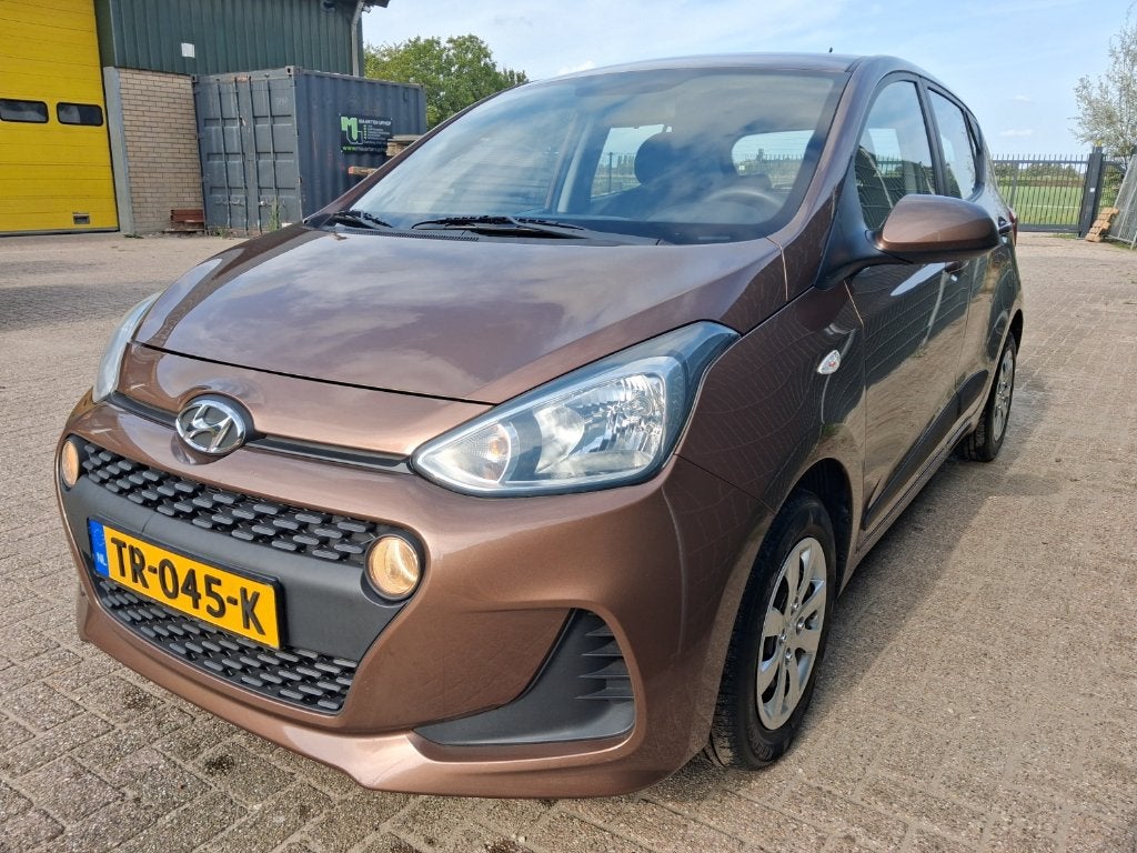 Hyundai i10   2018, Voorwielaandrijving, 31 €/maand, 4 cilinders, Bruin