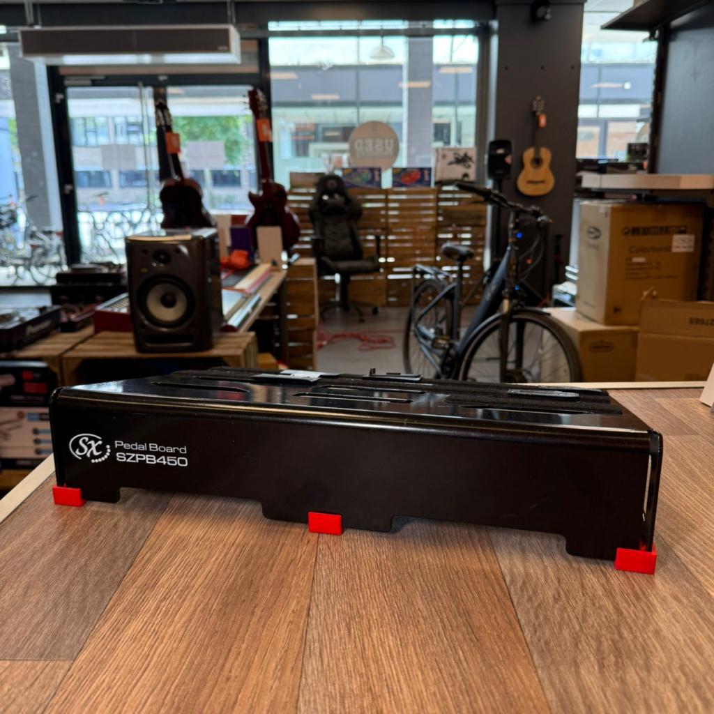 SX SZPB450 aluminum alloy pedal board | Met garantie, Flex Ltd., Zo goed als nieuw, https://flex.com/contact-us, Nobelstraat 10, 5807 GA Oostrum