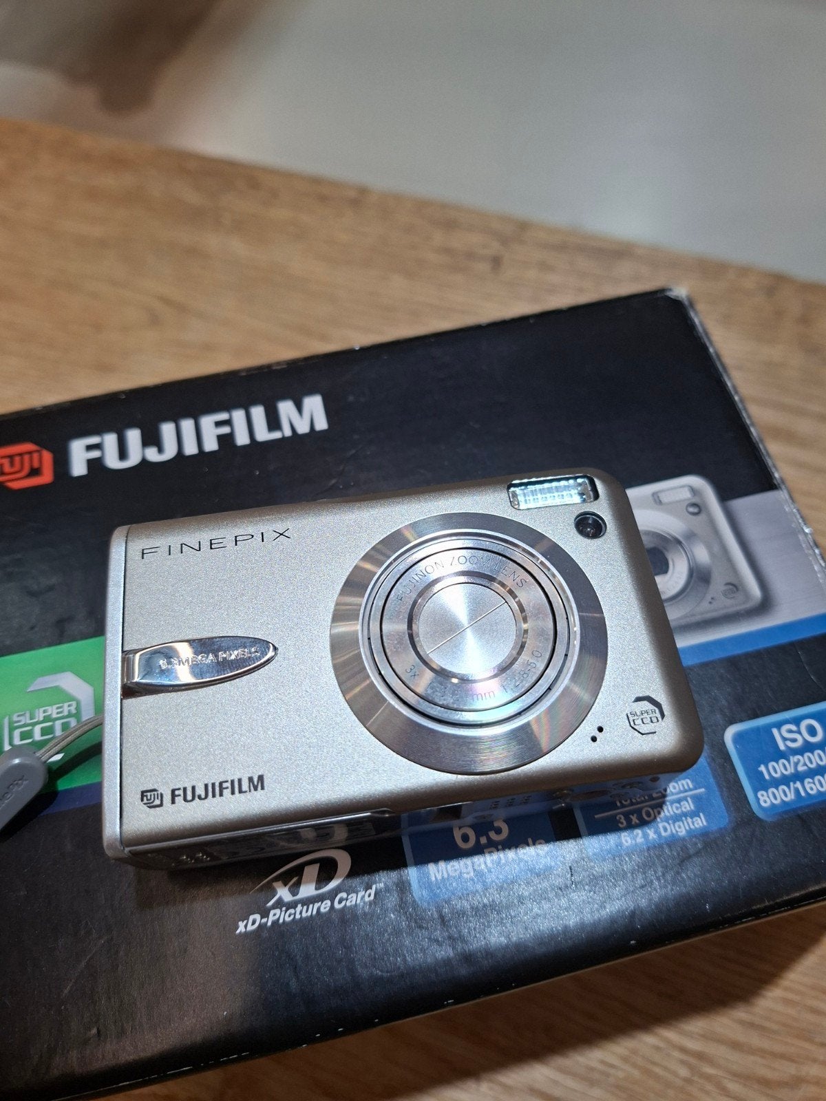 Fujifilm FinePix F30 Digitale Camera - Compact en Krachtig, Ingebouwde flitser, Ophalen of Verzenden, Zo goed als nieuw, Fujifilm