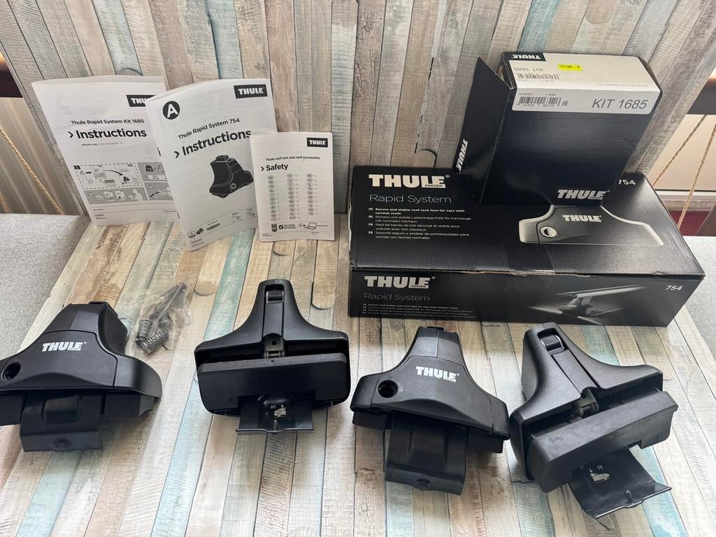 Thule Rapid System 754 voetset + kit 1685 Volvo V40, Auto diversen, Dakdragers, Ophalen, Zo goed als nieuw