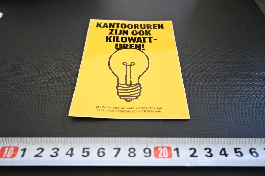 sticker strip gloeilamp kantooruren zijn ook kilowatt-uren, Verzamelen, Ophalen, Zo goed als nieuw