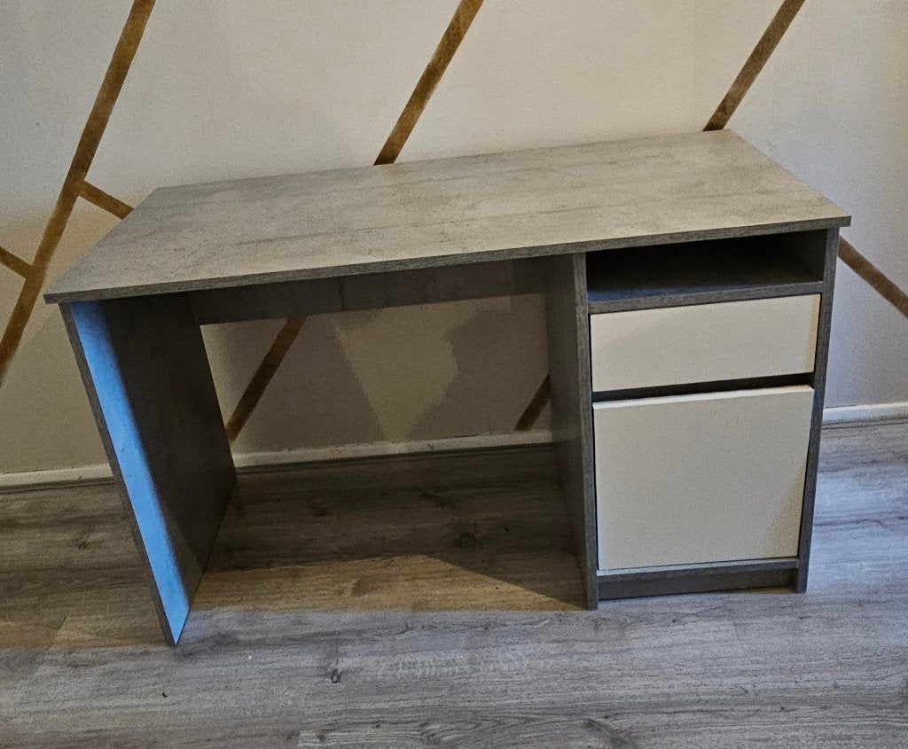 Bureau en kledingkast bijna gratis wit/grijs, Huis en Inrichting, Bureaus, Ophalen, 120 cm, Scandinavisch, Spaanplaat of MDF
