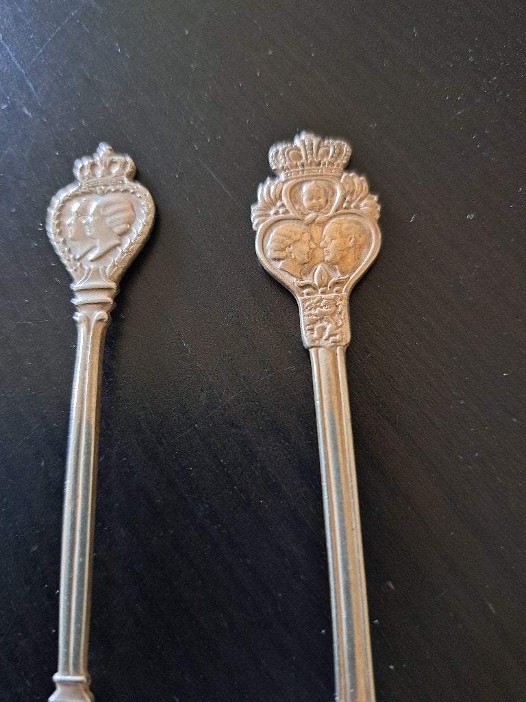 2 lepeltjes Juliana en Bernard 1937, Verzamelen, Koninklijk Huis en Royalty, Ophalen of Verzenden, Gebruikt, Nederland, Speld(je) of Lepel(tje)