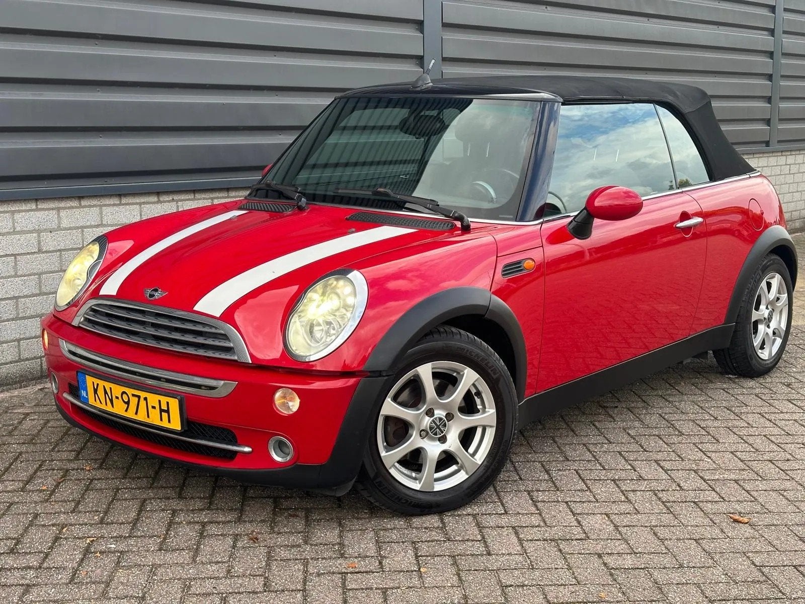 Mini Mini Cabrio 1.6 Cooper Pepper xenon PDC, Auto's, Voorwielaandrijving, Gebruikt, Zwart, 4 cilinders