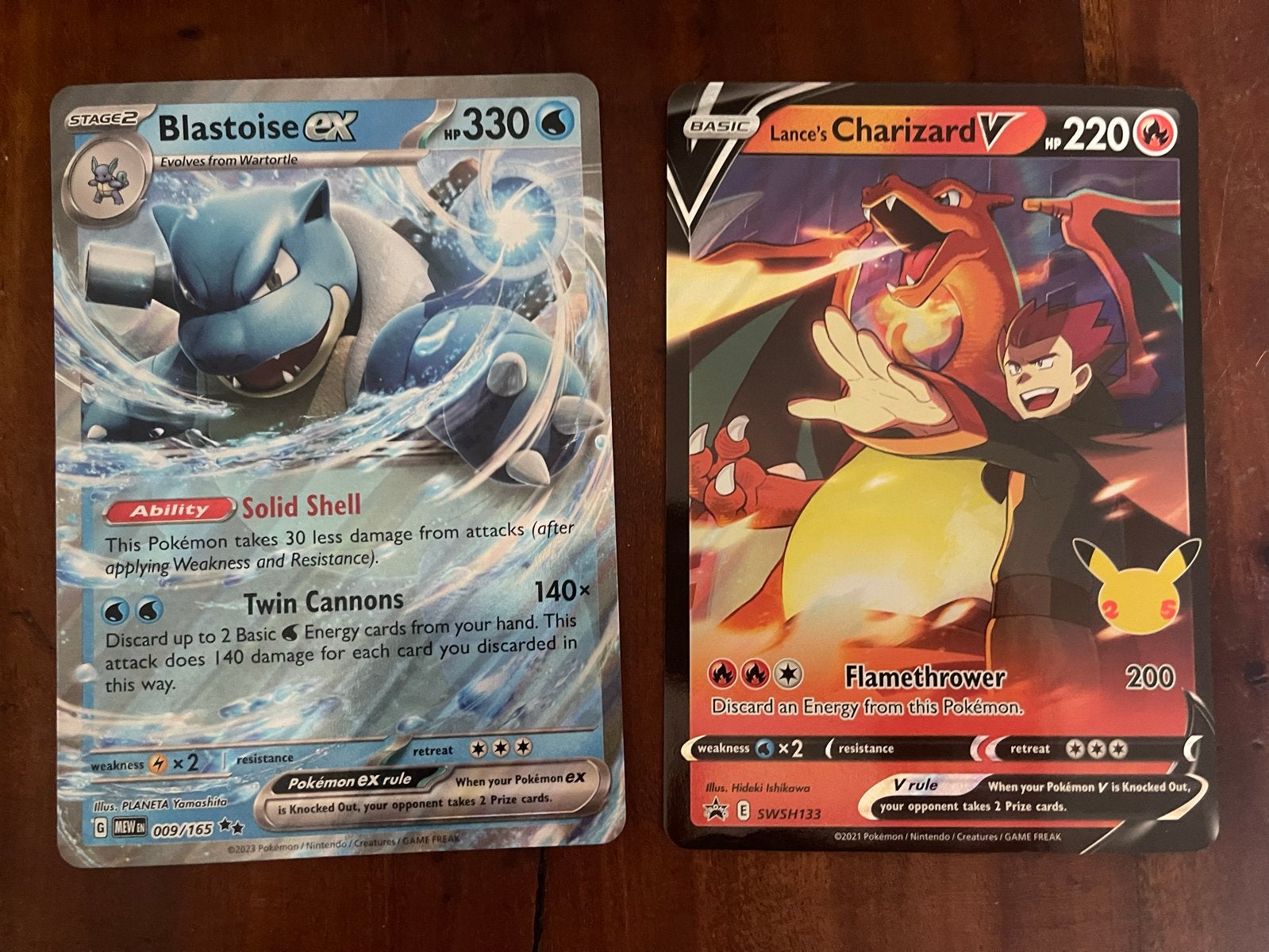 2 Jumbo Pokémon kaarten: Blastoise ex & Lance's Charizard V, Ophalen of Verzenden, Meerdere kaarten