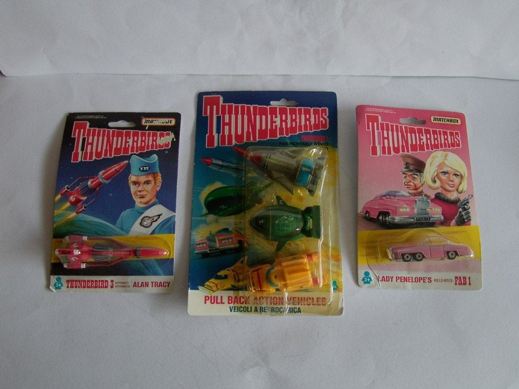 Oude Matchbox Thunderbirds Voertuigen op Card. 3x, uit 1992, Ophalen of Verzenden, Zo goed als nieuw, Tv, Beeldje, Replica of Model