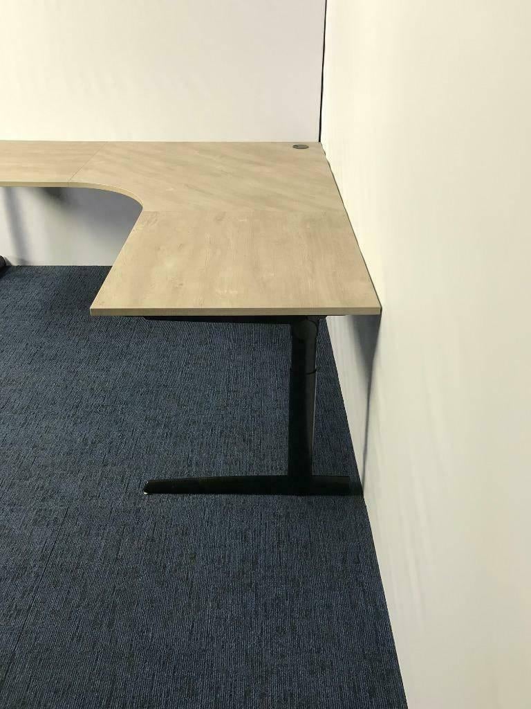 48 x Hoekbureau met nieuwe bladen & Ahrend 500 onderstel, Huis en Inrichting, Bureaus, Ophalen, Gebruikt, Hoekbureau, In hoogte verstelbaar