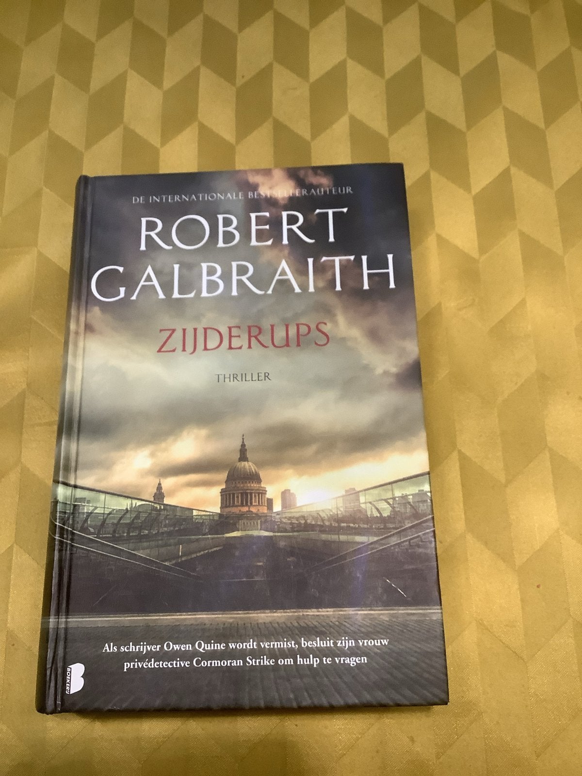 Zijderups - Robert Galbraith (J.K. Rowling) - Thriller, Ophalen of Verzenden, Zo goed als nieuw, Nederland