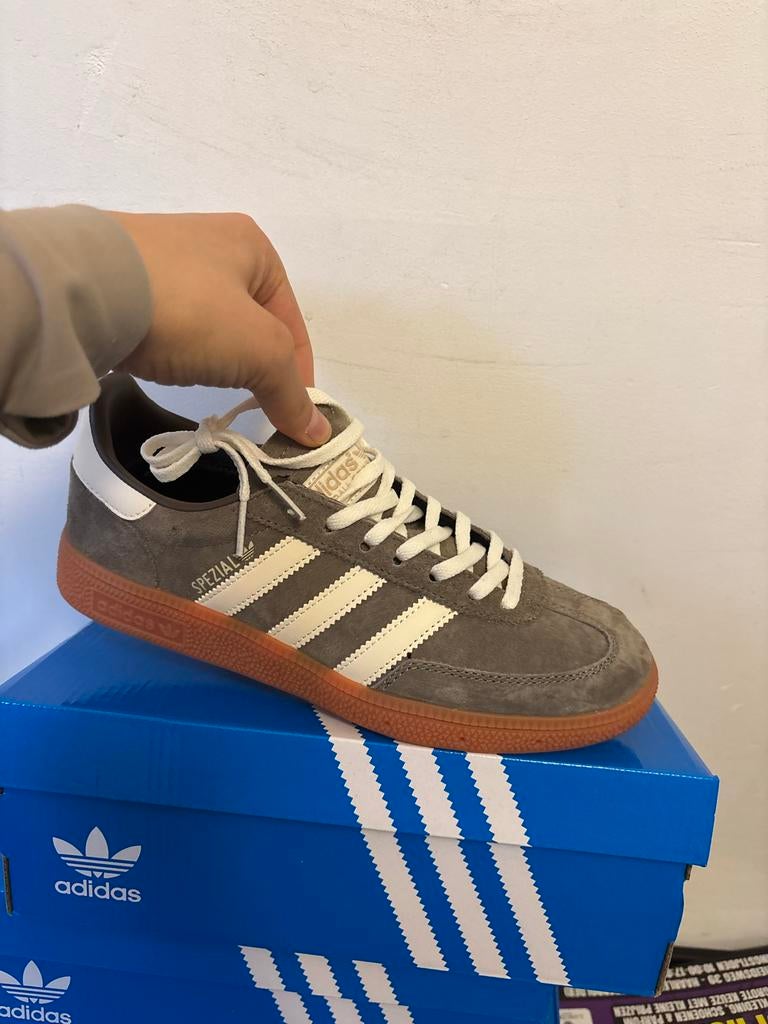 Nieuwe Adidas Spezial Taupe - Maat 38 2/3, Kleding | Dames, Schoenen, Verzenden, Nieuw, Bruin, Sneakers of Gympen