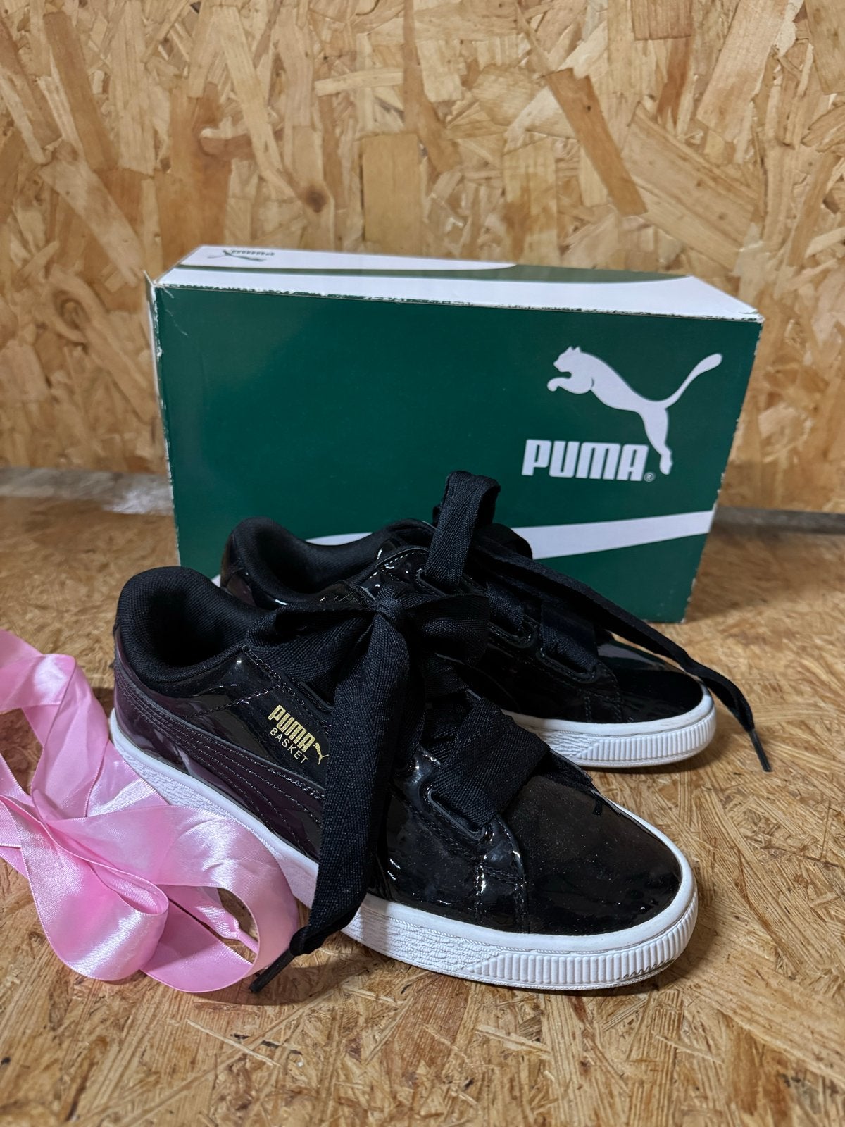 Puma Basket Heart Patent sneakers - Zwart - Maat 37.5, Kleding | Dames, Ophalen of Verzenden, Zo goed als nieuw, Zwart, Sneakers of Gympen