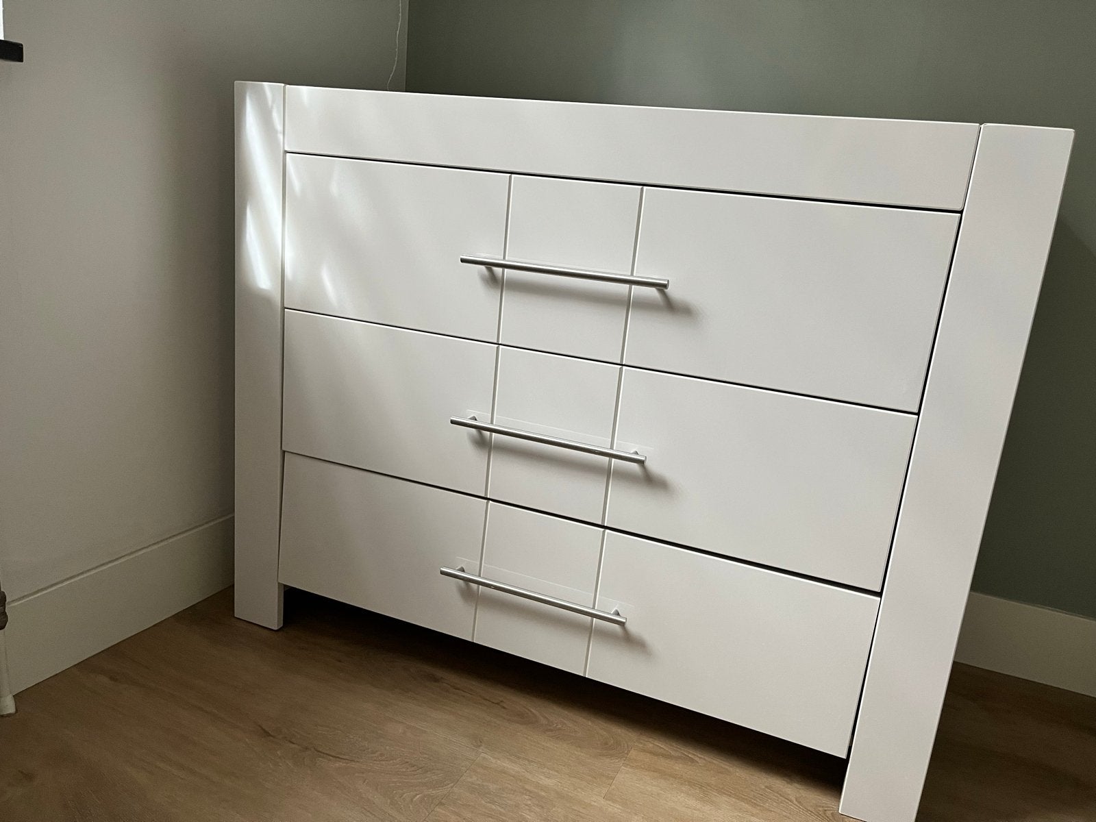 Gratis Commode met lade defect - zelf op te halen, Kinderen en Baby's, Kinderkamer | Commodes en Kasten, Ophalen, Gebruikt, 50 tot 70 cm
