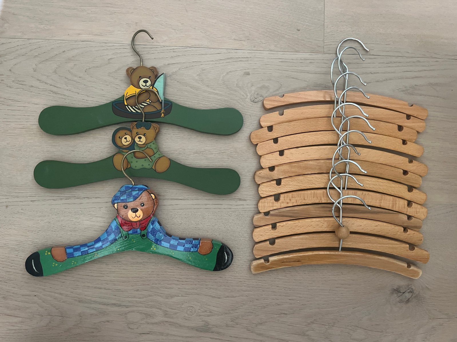 15 stevige houten kinderkledinghangers, Kleding | Dames, Ophalen of Verzenden, Zo goed als nieuw, Hout, Kinderen