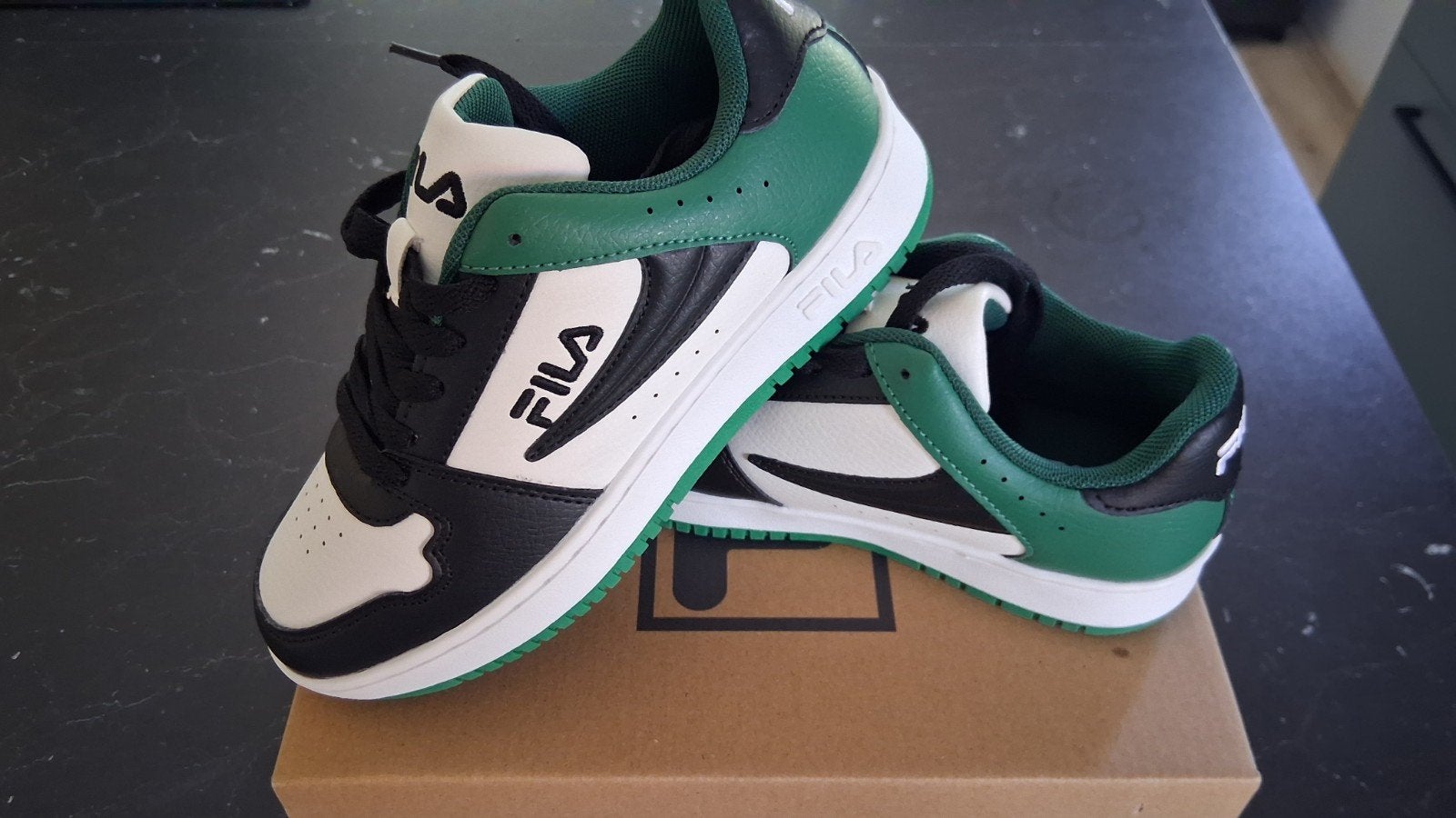 Nieuwe Fila sneakers - Zwart, Wit, Groen maat 33, Ophalen of Verzenden, Nieuw, Jongen of Meisje