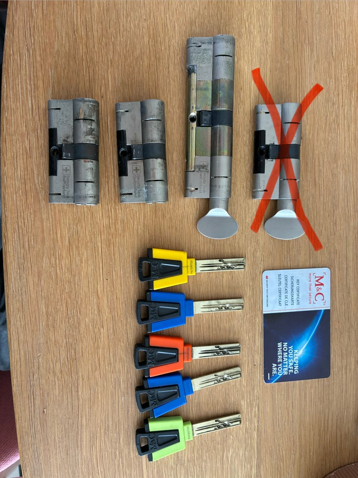 M&C cilinder set met 5 sleutels, Verzenden, Zo goed als nieuw, 50 tot 100 mm