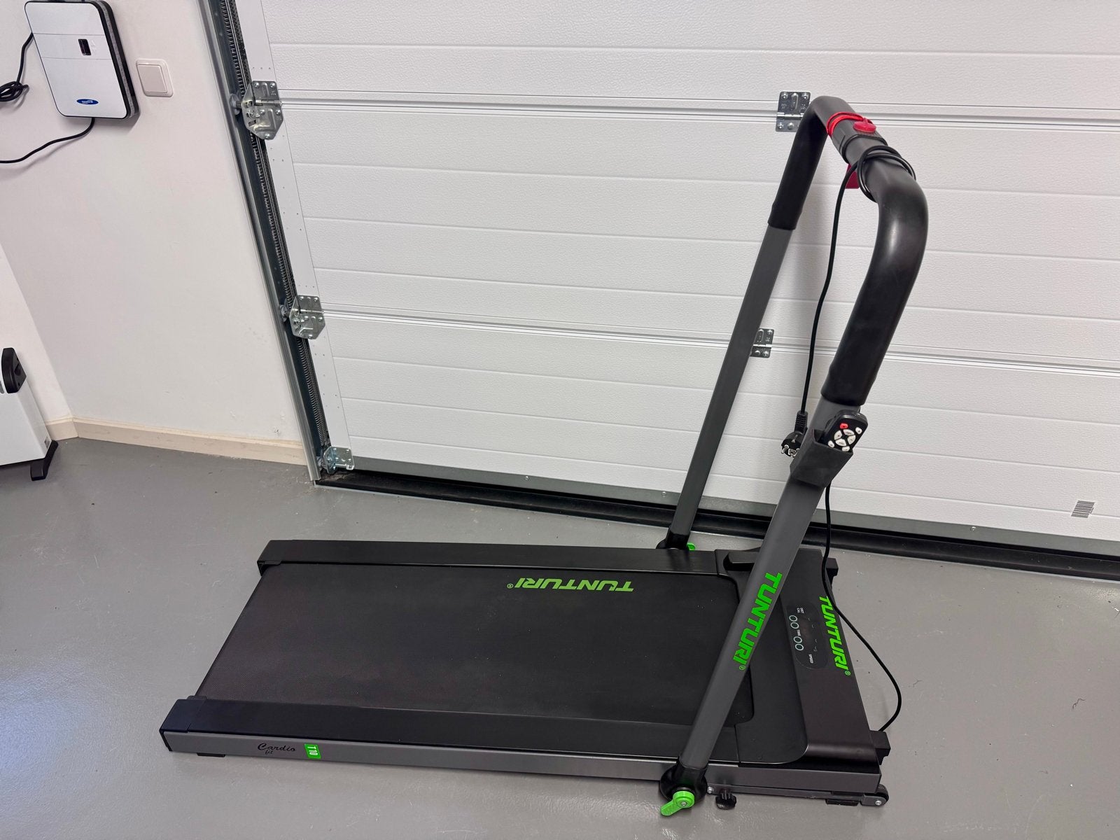 Tunturi T10 Loopband - 7 Programma's, 1-12 km/u, Ophalen, Zo goed als nieuw, Metaal, Loopband