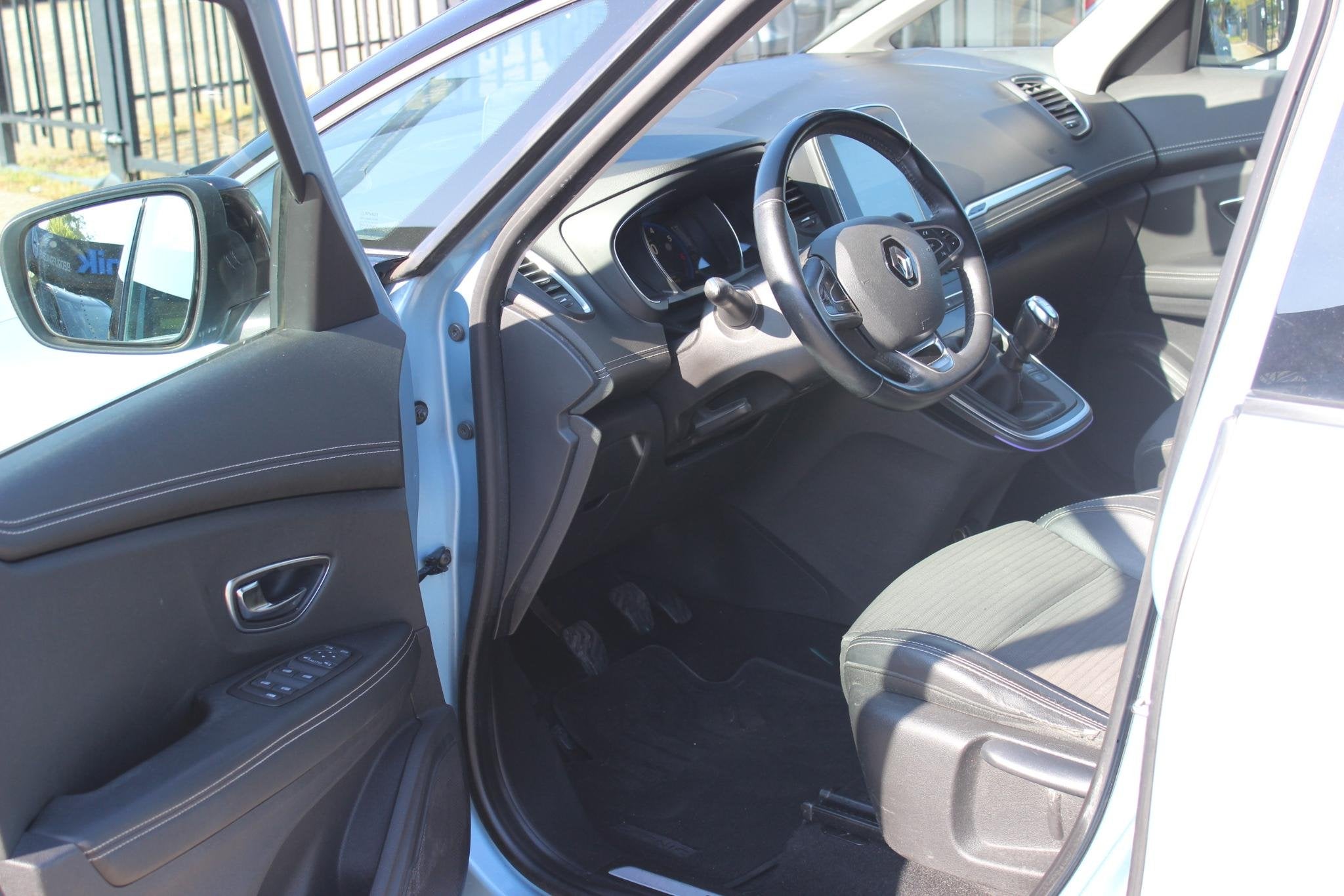 Renault Scénic 1.2 TCe Intens, Trekhaak!, Voorwielaandrijving, Gebruikt, Euro 6, 4 cilinders