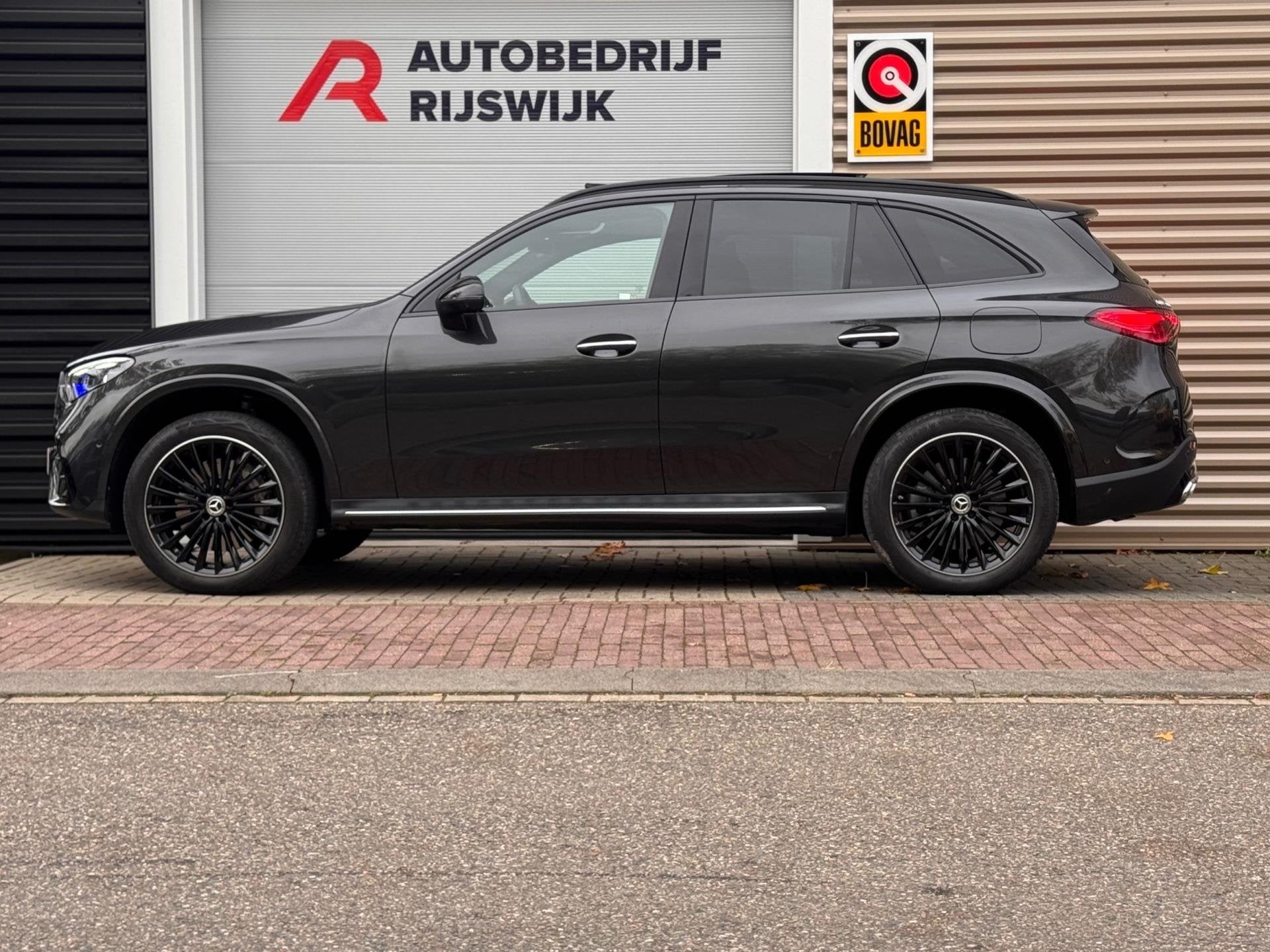 Mercedes-Benz GLC-klasse 300e 4MATIC AMG Line Pano/360/Memor, Auto's, Automaat, Gebruikt, Euro 6, Plug-in hybride