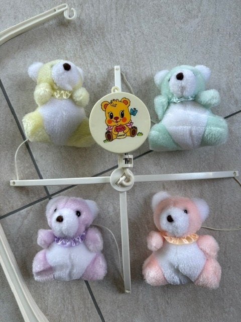 Draaiende baby muziekmobiel met pluche beertjes en geluid, Ophalen, Gebruikt, Mobiel, Met geluid
