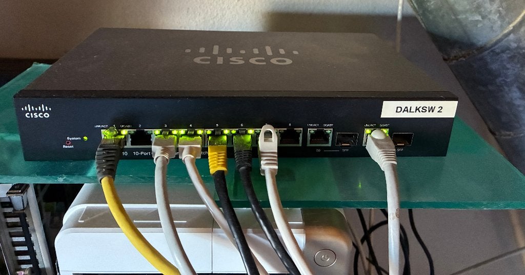 Cisco SG300-10 Managed Layer 3 Gigabit Switch – 10 poorts, Ophalen of Verzenden, Gebruikt